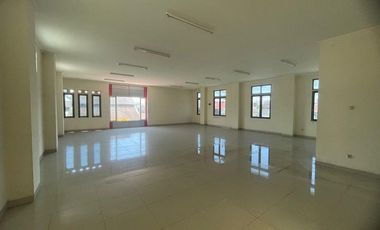 Disewakan Ruko Strategis 3 Lantai di Jalan Kaliurang KM 5 Pusat Bisnis & Mahasiswa Yogyakarta