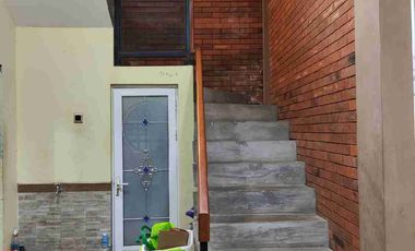 Dijual Rumah 3 Lantai di Perum Secang