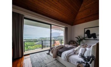 STUNNING 4-BEDROOM SEAVIEW VILLA FOR SALE