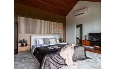 STUNNING 4-BEDROOM SEAVIEW VILLA FOR SALE