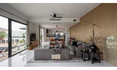 STUNNING 4-BEDROOM SEAVIEW VILLA FOR SALE