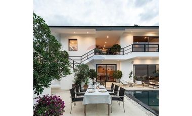 STUNNING 4-BEDROOM SEAVIEW VILLA FOR SALE
