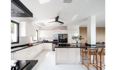 STUNNING 4-BEDROOM SEAVIEW VILLA FOR SALE