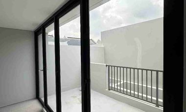 DISEWAKAN - Rumah di Grand Wisata Bekasi 4BR Dekat Tol Tambun