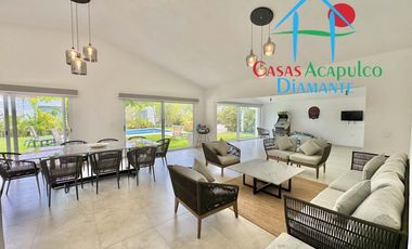 Casa con 5 recámaras, terraza con alberca privada y jardín