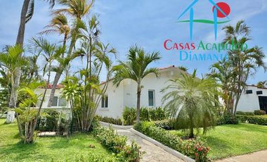 Casa con 5 recámaras, terraza con alberca privada y jardín