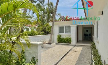Casa con 5 recámaras, terraza con alberca privada y jardín