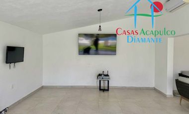 Casa con 5 recámaras, terraza con alberca privada y jardín