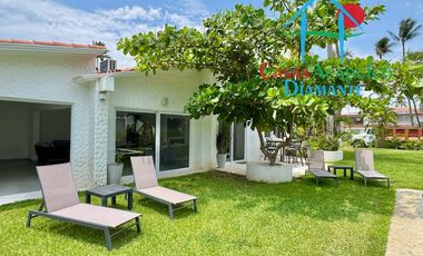 Casa con 5 recámaras, terraza con alberca privada y jardín