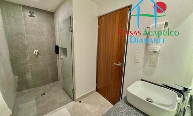 Casa con 5 recámaras, terraza con alberca privada y jardín