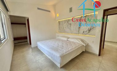 Casa con 5 recámaras, terraza con alberca privada y jardín
