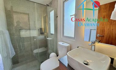 Casa con 5 recámaras, terraza con alberca privada y jardín
