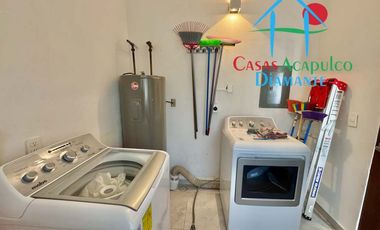 Casa con 5 recámaras, terraza con alberca privada y jardín