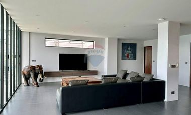 Luxurious 9-Bed Villa with Sea Views in Koh Samui