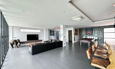 Luxurious 9-Bed Villa with Sea Views in Koh Samui