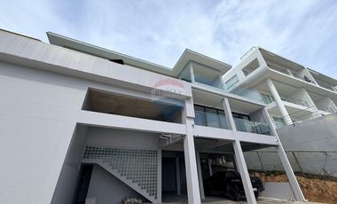 Luxurious 9-Bed Villa with Sea Views in Koh Samui
