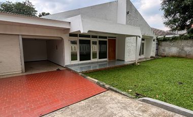 Disewakan Rumah Luas Area Prime Kemang – Cocok untuk Kantor & Hunian