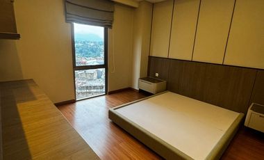 Y. DIJUAL APARTEMEN FURNISH MEWAH 3BR HEGARMANAH RESIDENCE BANDUNG PRIVATE LIFT TIPE SAPPHIRE