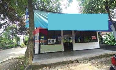 Ruang Usaha Kandat Kab Kediri Jalan Provinsi Area Parkir Luas