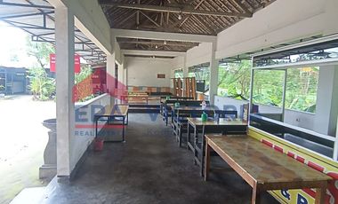 Ruang Usaha Kandat Kab Kediri Jalan Provinsi Area Parkir Luas