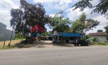 Ruang Usaha Kandat Kab Kediri Jalan Provinsi Area Parkir Luas