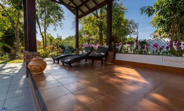 Riverside Pool Villa Farm Resort Phibun Mangsahan