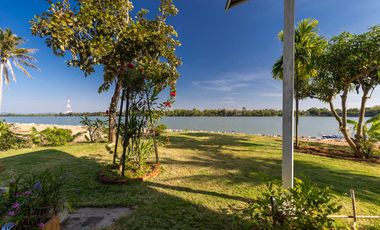 Riverside Pool Villa Farm Resort Phibun Mangsahan