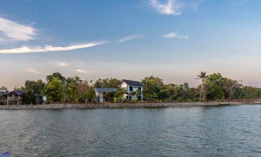 Riverside Pool Villa Farm Resort Phibun Mangsahan