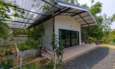 Riverside Pool Villa Farm Resort Phibun Mangsahan