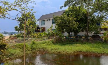 Riverside Pool Villa Farm Resort Phibun Mangsahan