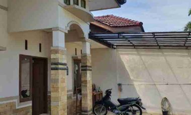 Disewakan Rumah tinggal halaman luas arcamanik