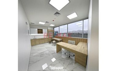 Venta De Consultorio Equipado O Oficina De Estreno De 200M2 En Surco.