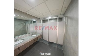 Venta De Consultorio Equipado O Oficina De Estreno De 200M2 En Surco.