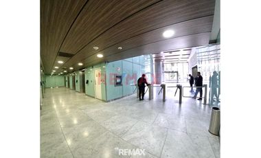 Venta De Consultorio Equipado O Oficina De Estreno De 200M2 En Surco.