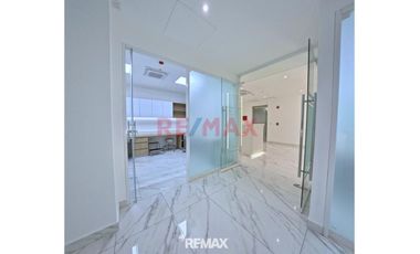Venta De Consultorio Equipado O Oficina De Estreno De 200M2 En Surco.