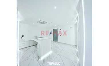 Venta De Consultorio Equipado O Oficina De Estreno De 200M2 En Surco.