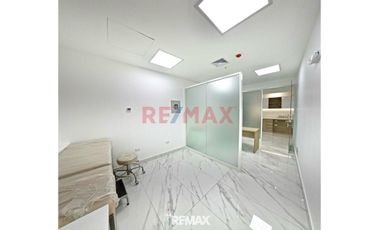 Venta De Consultorio Equipado O Oficina De Estreno De 200M2 En Surco.