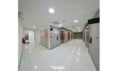 Venta De Consultorio Equipado O Oficina De Estreno De 200M2 En Surco.