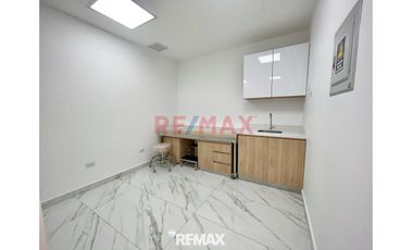 Venta De Consultorio Equipado O Oficina De Estreno De 200M2 En Surco.