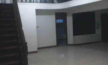 Rumah besar 2 lantai