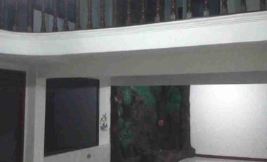 Rumah besar 2 lantai