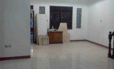 Rumah besar 2 lantai