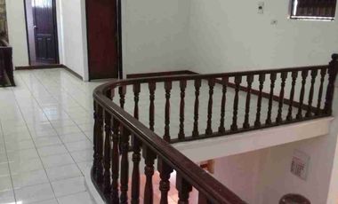 Rumah besar 2 lantai