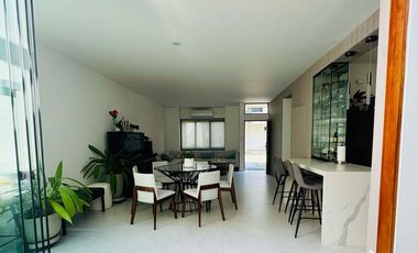 Vendo moderna casa en el Derby-Surco