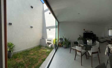 Vendo moderna casa en el Derby-Surco