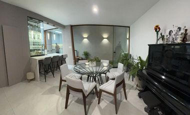 Vendo moderna casa en el Derby-Surco
