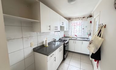 Departamento en Arriendo con Estacionamiento, Condominio Parque Sol