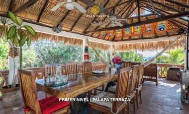 Casa Los Mangos – Propiedad con Vista al Mar y Potencial de Inversión en Zicatela