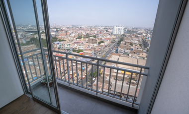 Flat en Lima Centro piso 17 con Piscina, Cochera y 3 Dorm. — A tan solo $82,000