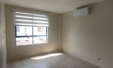 Alquilo casa en Ciudad Celeste